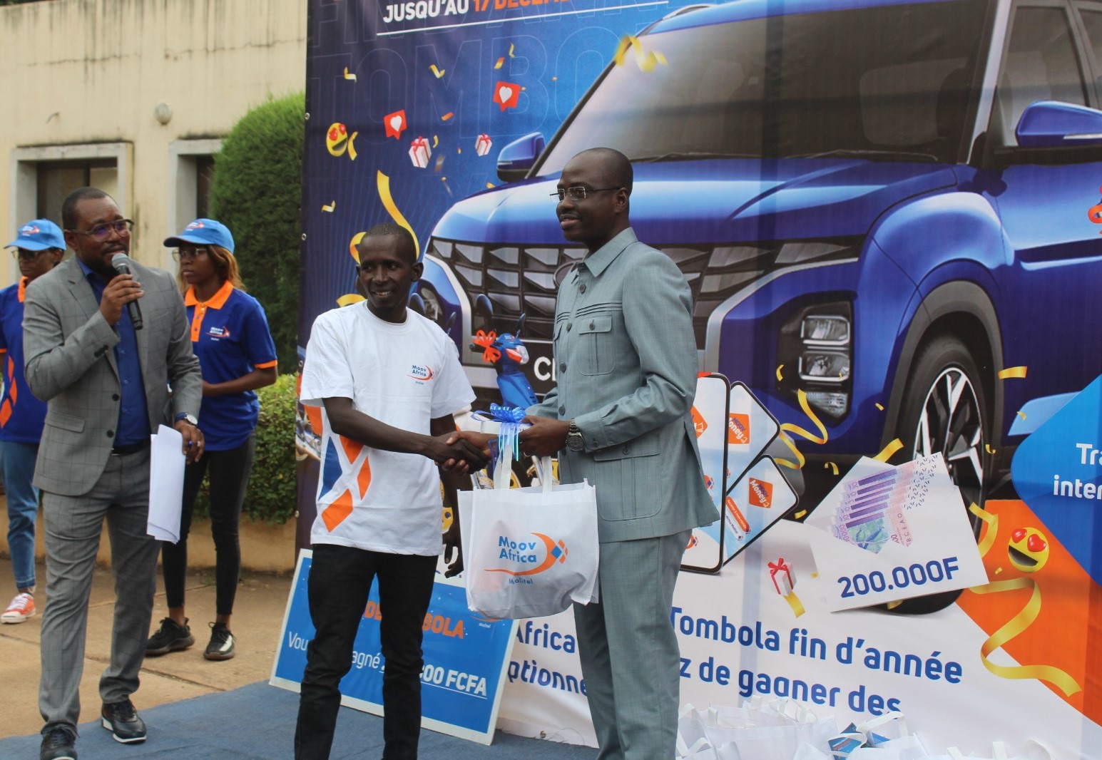 TOMBOLA FIN D’ANNEE MOOV MONEY : les premiers gagnants ont reçu leurs cadeaux.